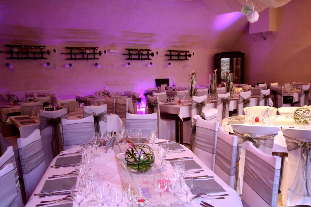 Logis Hotel Restaurant Le Domaine De L'Eau Vive Largentière Kültér fotó