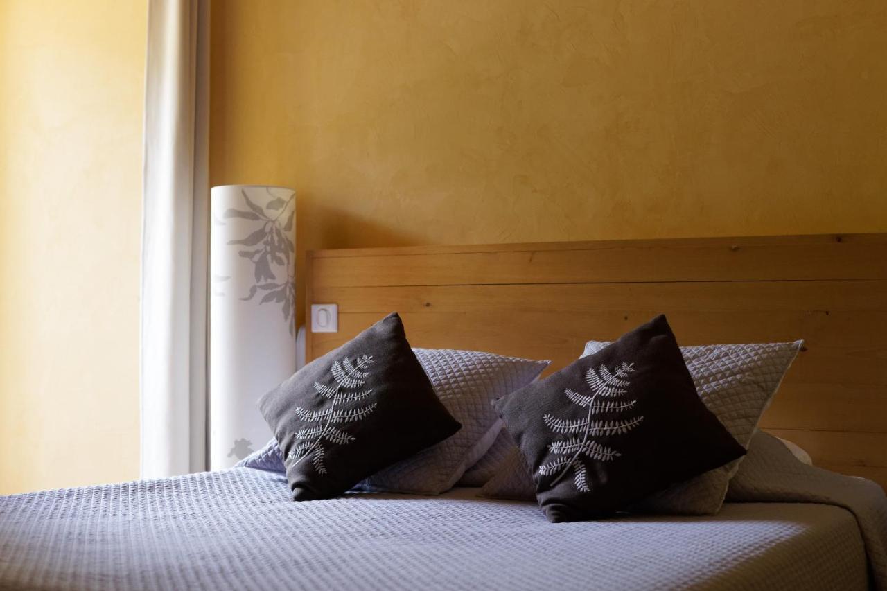 Logis Hotel Restaurant Le Domaine De L'Eau Vive Largentière Kültér fotó