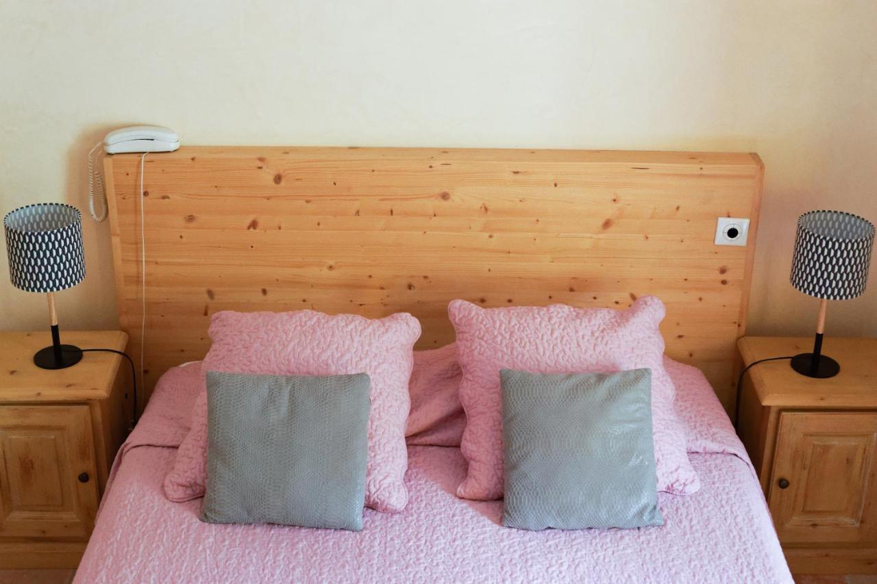 Logis Hotel Restaurant Le Domaine De L'Eau Vive Largentière Kültér fotó