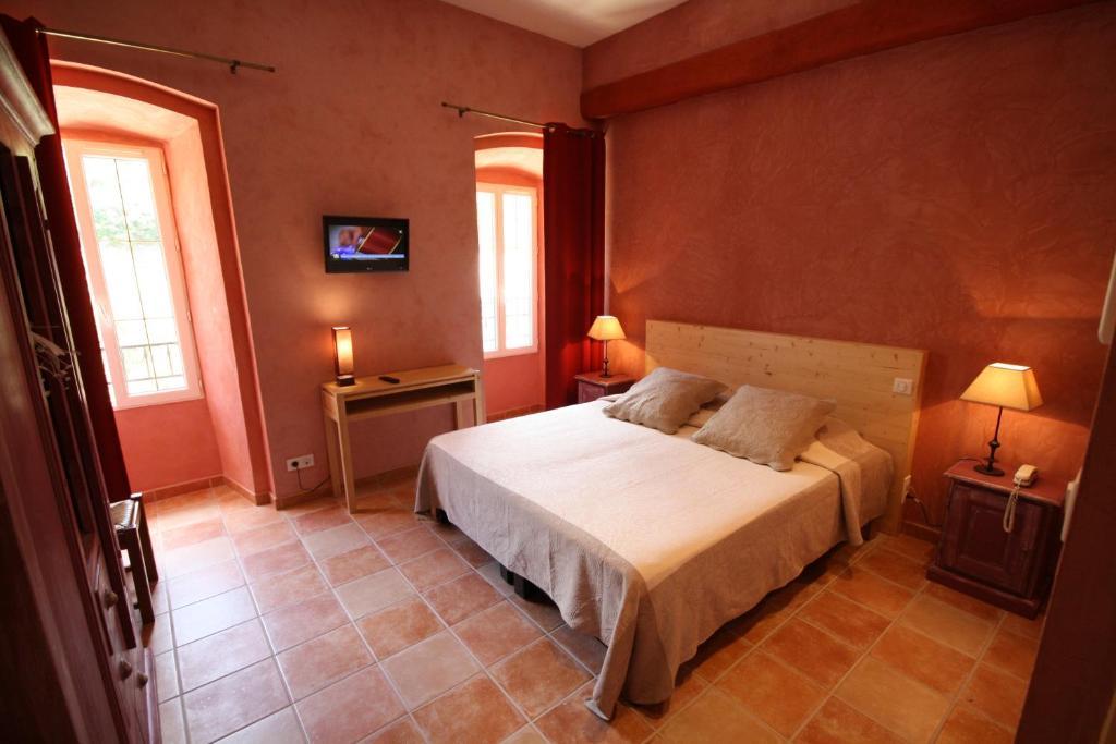Logis Hotel Restaurant Le Domaine De L'Eau Vive Largentière Szoba fotó